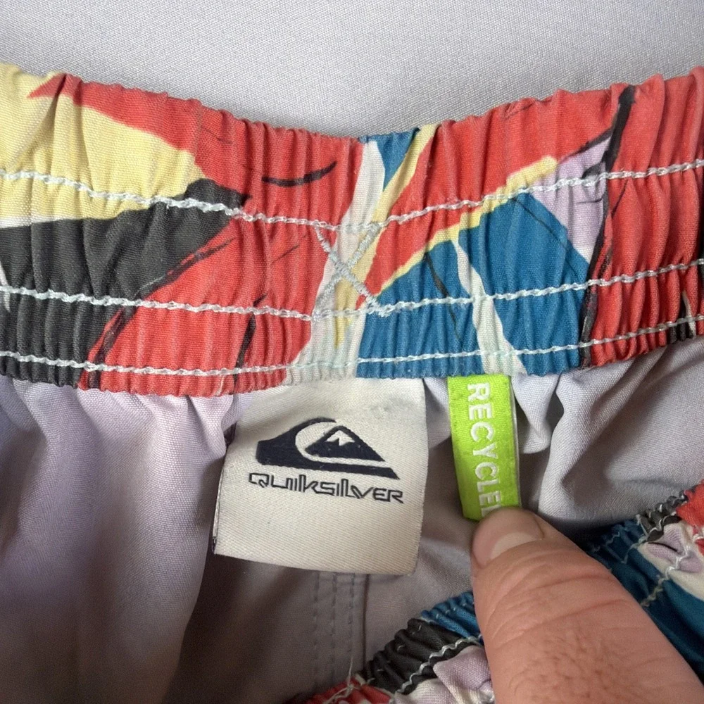 Quiksilver pastel floral aop swim trunks shorts, men's medium